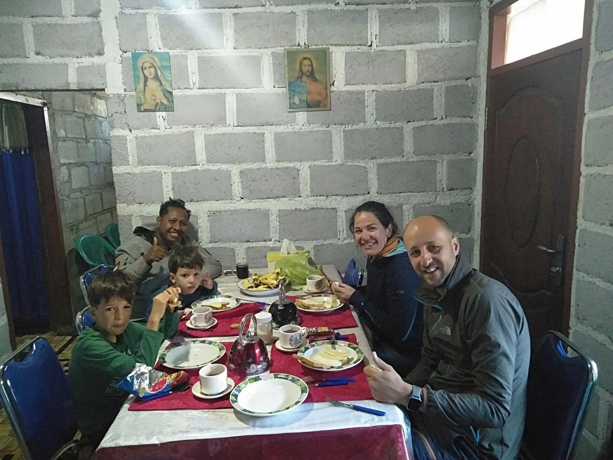 Arnolds Familly Homestay Bajawa Pokój zdjęcie